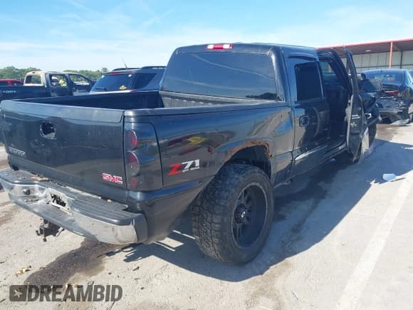 ✅ 2005 GMC Sierra 1500 SLE • VIN: 2GTEK13T951135498 • Лот: 43021701. Опубликован ранее на IAAI с пробегом Не указан. Бесплатный доступ к архиву аукционных продаж из США и подробный отчёт об истории автомобиля на DreamBid. Изображение 4.
