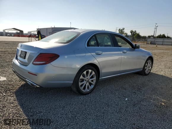 ✅ 2018 Mercedes-Benz E 300 • VIN: WDDZF4JB3JA298445 • Lot: 60354315. Listed on Copart with 39,903 mi. Free auction sales archive from the USA and detailed vehicle history report at DreamBid. Image 3.