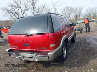 ✅ 2000 Chevrolet Blazer LT • VIN: 1GNDT13W2Y2163805 • Lot: 41537780. Wystawiony na IAAI z przebiegiem 170 527 mil. Bezpłatny archiwum sprzedaży aukcyjnych z USA i szczegółowy raport historii pojazdu na DreamBid. Zdjęcie 4.