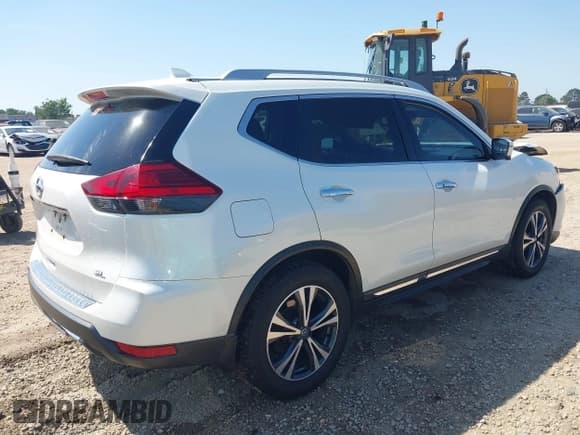 ✅ 2017 Nissan Rogue SV • VIN: 5N1AT2MT5HC889167 • Lot: 42046049. Listed on IAAI with 185,540 mi. Free auction sales archive from the USA and detailed vehicle history report at DreamBid. Image 4.