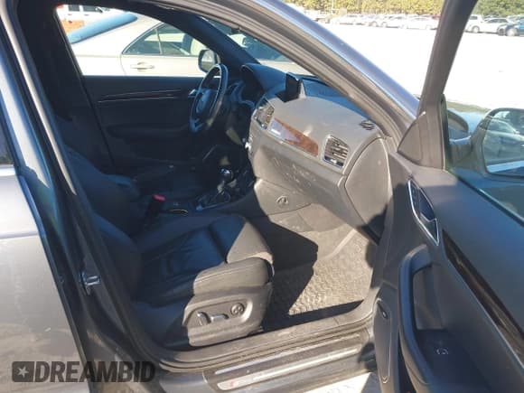 ✅ 2016 Audi Q3 Prestige • VIN: WA1GFCFS9GR010629 • Lot: 43614423. Wystawiony na IAAI z przebiegiem 87 369 mil. Bezpłatny archiwum sprzedaży aukcyjnych z USA i szczegółowy raport historii pojazdu na DreamBid. Zdjęcie 5.