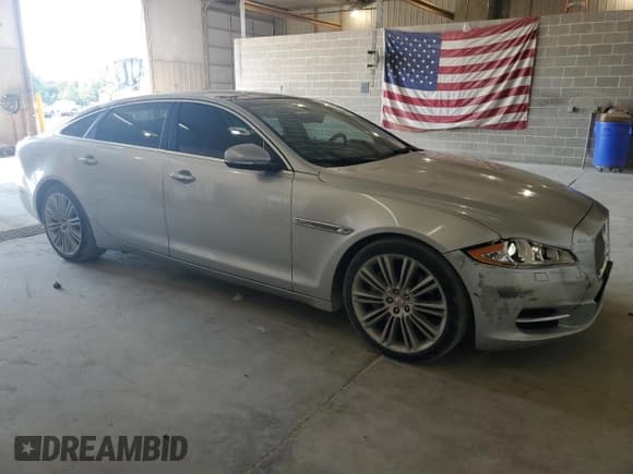 ✅ 2015 Jaguar XJ Portfolio • VIN: SAJWJ2GD4F8V86614 • Lot: 66020515. Wystawiony na Copart z przebiegiem 121 243 mil. Bezpłatny archiwum sprzedaży aukcyjnych z USA i szczegółowy raport historii pojazdu na DreamBid. Zdjęcie 4.