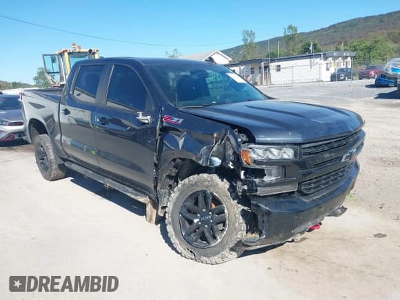 ✅ 2021 Chevrolet Silverado 1500 LT Trail Boss • VIN: 1GCPYFED9MZ355983 • Lot: 43345360. Wystawiony na IAAI z przebiegiem 94 150 mil. Bezpłatny archiwum sprzedaży aukcyjnych z USA i szczegółowy raport historii pojazdu na DreamBid. Zdjęcie 1.