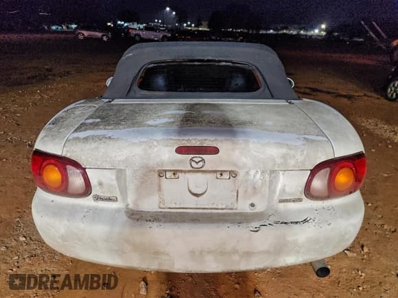 ✅ 2000 Mazda MX-5 Miata • VIN: JM1NB3531Y0150165 • Лот: 96052695. Опубликован ранее на Copart с пробегом 232 433 миль. Бесплатный доступ к архиву аукционных продаж из США и подробный отчёт об истории автомобиля на DreamBid. Изображение 6.