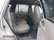 ✅ 1998 Ford Expedition XLT • VIN: 1FMPU18LXWLB92425 • Lot: 43325275. Wystawiony na IAAI z przebiegiem 180 023 mil. Bezpłatny archiwum sprzedaży aukcyjnych z USA i szczegółowy raport historii pojazdu na DreamBid. Zdjęcie 8.