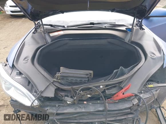 ✅ 2015 Tesla Model S 85D • VIN: 5YJSA1H29FF083519 • Лот: 43092231. Опубликован ранее на IAAI с пробегом 144 750 миль. Бесплатный доступ к архиву аукционных продаж из США и подробный отчёт об истории автомобиля на DreamBid. Изображение 10.