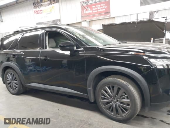 ✅ 2024 Nissan Pathfinder SL • VIN: 5N1DR3CB8RC266038 • Lot: 43524206. Wystawiony na IAAI z przebiegiem 25 963 mil. Bezpłatny archiwum sprzedaży aukcyjnych z USA i szczegółowy raport historii pojazdu na DreamBid. Zdjęcie 12.