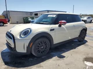 ✅ 2023 MINI Hardtop Cooper • VIN: WMW33DH00P2T48067 • Lot: 53275885. Listed on Copart with 15,690 mi. Free auction sales archive from the USA and detailed vehicle history report at DreamBid. Image 1.