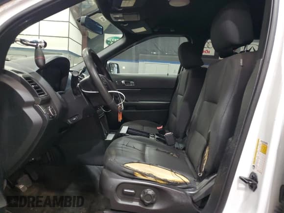 ✅ 2019 Ford Police Interceptor Utility • VIN: 1FM5K8AR8KGA11927 • Lot: 91253365. Wystawiony na Copart z przebiegiem 48 986 mil. Bezpłatny archiwum sprzedaży aukcyjnych z USA i szczegółowy raport historii pojazdu na DreamBid. Zdjęcie 7.