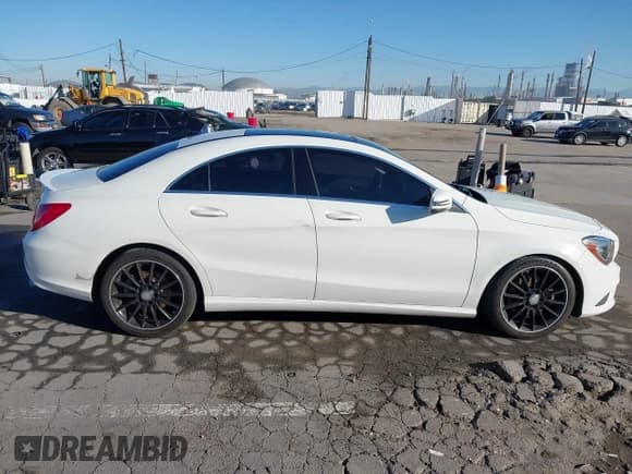 ✅ 2014 Mercedes-Benz CLA 250 • VIN: WDDSJ4EB6EN132042 • Lot: 43469570. Listed on IAAI with 160,848 mi. Free auction sales archive from the USA and detailed vehicle history report at DreamBid. Image 13.