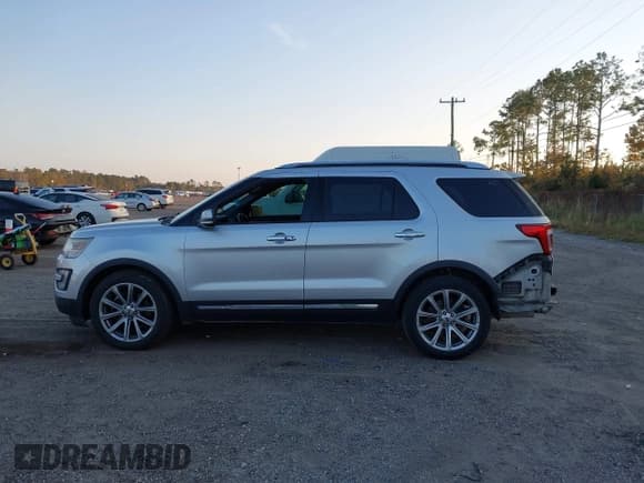 ✅ 2017 Ford Explorer Limited • VIN: 1FM5K7F88HGC69240 • Lot: 43765531. Wystawiony na IAAI z przebiegiem 224 853 mil. Bezpłatny archiwum sprzedaży aukcyjnych z USA i szczegółowy raport historii pojazdu na DreamBid. Zdjęcie 15.