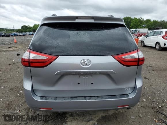 ✅ 2017 Toyota Sienna XLE Auto Access Seat • VIN: 5TDYZ3DC2HS895241 • Lot: 57505945. Listed on Copart with 178,331 mi. Free auction sales archive from the USA and detailed vehicle history report at DreamBid. Image 6.