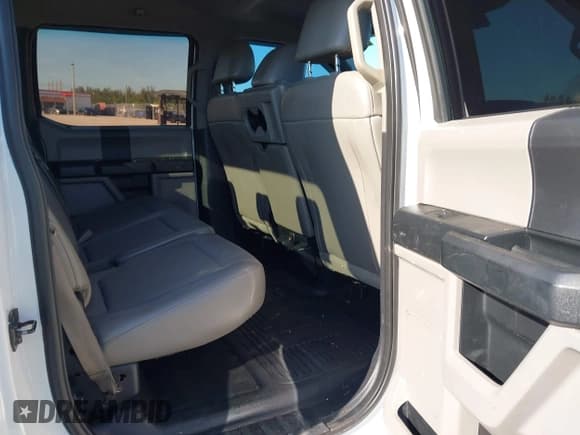 ✅ 2018 Ford F-250 XL • VIN: 1FT7W2B64JEB26408 • Lot: 42984832. Listed on IAAI with 238,266 mi. Free auction sales archive from the USA and detailed vehicle history report at DreamBid. Image 8.