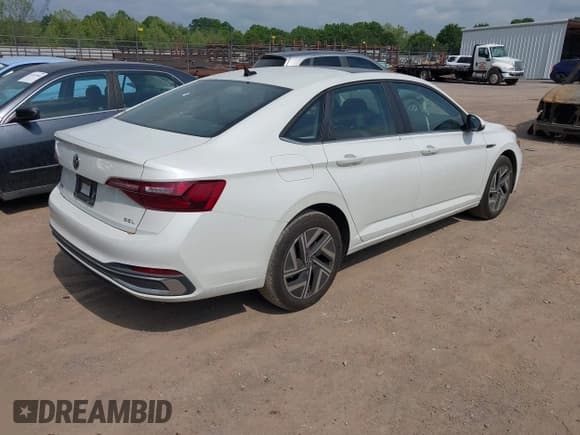 ✅ 2024 Volkswagen Jetta SEL • VIN: 3VWGM7BU5RM009182 • Lot: 42147560. Listed on IAAI with 25,299 mi. Free auction sales archive from the USA and detailed vehicle history report at DreamBid. Image 4.