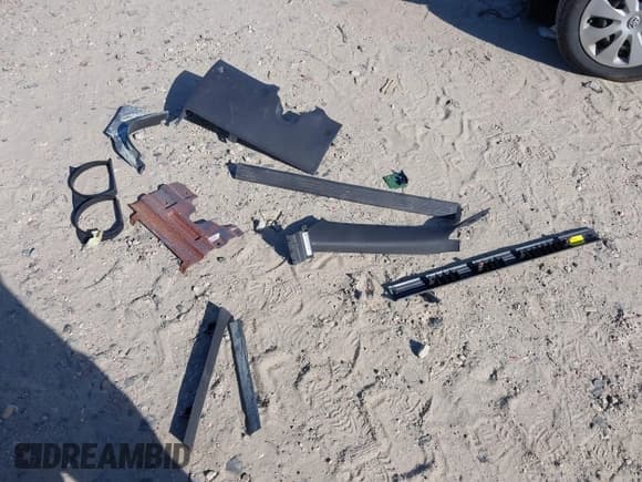 ✅ 2013 Dodge Challenger SXT • VIN: 2C3CDYAG0DH629128 • Lot: 41890327. Wystawiony na IAAI z przebiegiem Nie podano. Bezpłatny archiwum sprzedaży aukcyjnych z USA i szczegółowy raport historii pojazdu na DreamBid. Zdjęcie 12.