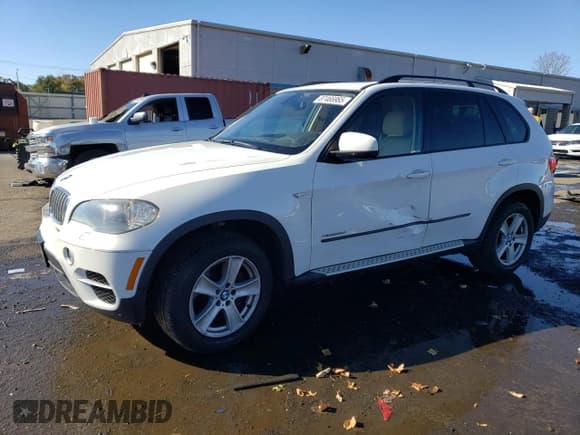 ✅ 2011 BMW X5 35d • VIN: 5UXZW0C5XBL371082 • Lot: 87466965. Listed on Copart with 178,999 mi. Free auction sales archive from the USA and detailed vehicle history report at DreamBid. Image 1.