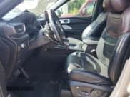 ✅ 2020 Ford Explorer Platinum • VIN: 1FM5K8HC5LGA34794 • Lot: 80796245. Wystawiony na Copart z przebiegiem Nie podano. Bezpłatny archiwum sprzedaży aukcyjnych z USA i szczegółowy raport historii pojazdu na DreamBid. Zdjęcie 7.