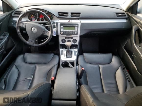 ✅ 2009 Volkswagen Passat Komfort • VIN: WVWJK73C19E004393 • Lot: 90436465. Wystawiony na Copart z przebiegiem 196 101 mil. Bezpłatny archiwum sprzedaży aukcyjnych z USA i szczegółowy raport historii pojazdu na DreamBid. Zdjęcie 8.