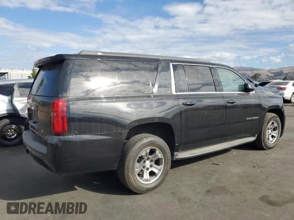 ✅ 2018 Chevrolet Suburban LT • VIN: 1GNSCHKC0JR271148 • Lot: 82292595. Listed on Copart with 43,731 mi. Free auction sales archive from the USA and detailed vehicle history report at DreamBid. Image 3.