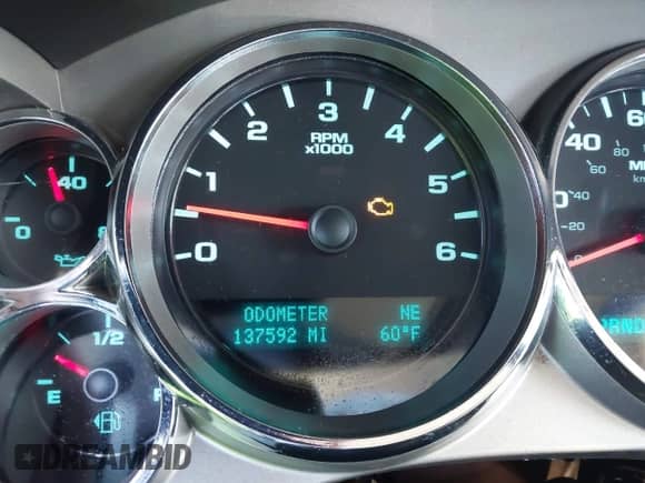 ✅ 2014 Chevrolet Silverado 2500HD LT • VIN: 1GC1KXCG2EF187214 • Lot: 43602478. Wystawiony na IAAI z przebiegiem 137 592 mil. Bezpłatny archiwum sprzedaży aukcyjnych z USA i szczegółowy raport historii pojazdu na DreamBid. Zdjęcie 15.