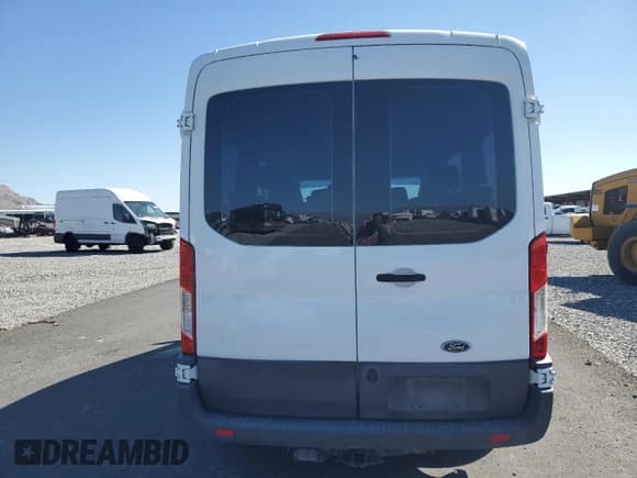 ✅ 2015 Ford Transit XL • VIN: 1FMZK1CM7FKB23096 • Lot: 71064515. Wystawiony na Copart z przebiegiem 126 217 mil. Bezpłatny archiwum sprzedaży aukcyjnych z USA i szczegółowy raport historii pojazdu na DreamBid. Zdjęcie 6.