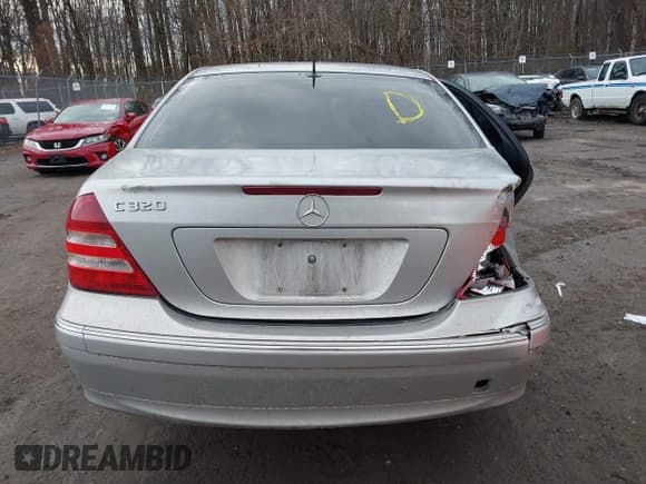 ✅ 2005 Mercedes-Benz C 320 • VIN: WDBRF64J85F605107 • Lot: 41470284. Wystawiony na IAAI z przebiegiem Nie podano. Bezpłatny archiwum sprzedaży aukcyjnych z USA i szczegółowy raport historii pojazdu na DreamBid. Zdjęcie 16.