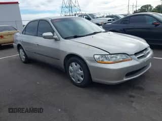 1998 Honda Accord LX z VIN 1HGCG5646WA140767, wystawiony jako IAAI lot #43475162 z przebiegiem 132 335 mil mil oraz . Historia ofert i sprzedaży dostępna na DreamBid. Obrazek 1.