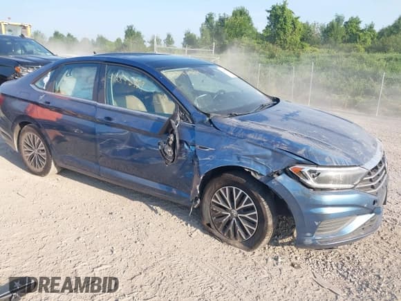 ✅ 2019 Volkswagen Jetta SEL • VIN: 3VWE57BU7KM012918 • Лот: 42846989. Опубликован ранее на IAAI с пробегом 127 903 миль. Бесплатный доступ к архиву аукционных продаж из США и подробный отчёт об истории автомобиля на DreamBid. Изображение 1.