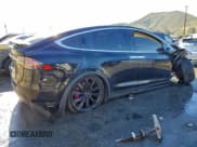 ✅ 2017 Tesla Model X P100D • VIN: 5YJXCBE44HF051687 • Lot: 94792735. Wystawiony na Copart z przebiegiem 131 314 mil. Bezpłatny archiwum sprzedaży aukcyjnych z USA i szczegółowy raport historii pojazdu na DreamBid. Zdjęcie 3.