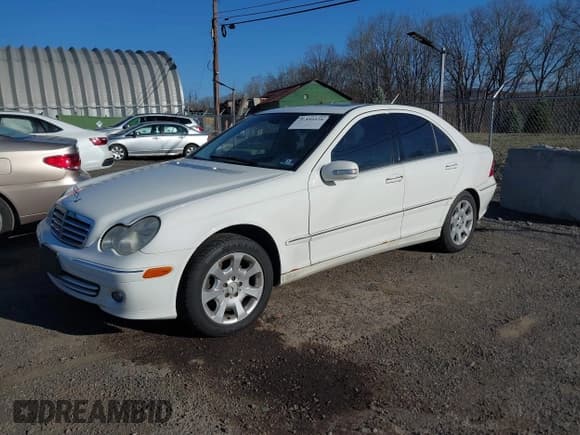 ✅ 2006 Mercedes-Benz C 280 Luxury • VIN: WDBRF92J06F755914 • Lot: 41886528. Wystawiony na IAAI z przebiegiem 182 423 mil. Bezpłatny archiwum sprzedaży aukcyjnych z USA i szczegółowy raport historii pojazdu na DreamBid. Zdjęcie 2.