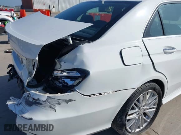 ✅ 2014 Mercedes-Benz E 350 Sport • VIN: WDDHF5KB7EB028246 • Lot: 42669169. Wystawiony na IAAI z przebiegiem 107 921 mil. Bezpłatny archiwum sprzedaży aukcyjnych z USA i szczegółowy raport historii pojazdu na DreamBid. Zdjęcie 20.