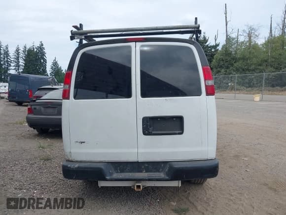 ✅ 2020 Chevrolet Express Cargo • VIN: 1GCWGAFP1L1167305 • Lot: 42919010. Listed on IAAI with 35,381 mi. Free auction sales archive from the USA and detailed vehicle history report at DreamBid. Image 15.