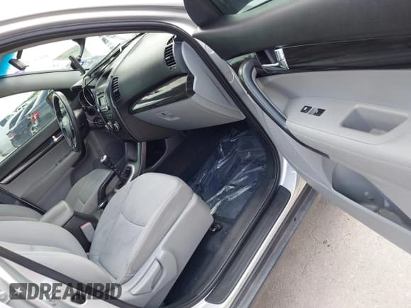 ✅ 2011 Kia Sorento LX • VIN: 5XYKT3A13BG148648 • Lot: 42599939. Listed on IAAI with 86,317 mi. Free auction sales archive from the USA and detailed vehicle history report at DreamBid. Image 5.