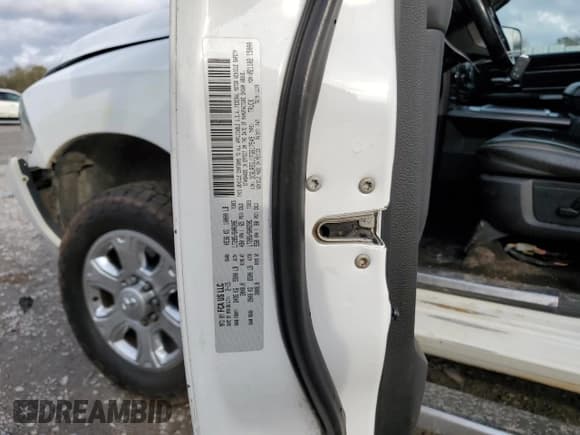 ✅ 2015 Ram 2500 Longhorn • VIN: 3C6UR5GJ1FG617549 • Lot: 46542423. Wystawiony na Copart z przebiegiem 123 638 mil. Bezpłatny archiwum sprzedaży aukcyjnych z USA i szczegółowy raport historii pojazdu na DreamBid. Zdjęcie 14.