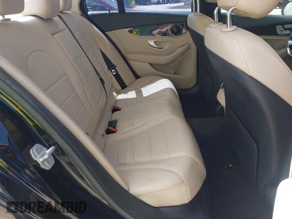 ✅ 2016 Mercedes-Benz C 300 • VIN: 55SWF4JB2GU120005 • Lot: 42905656. Wystawiony na IAAI z przebiegiem 134 814 mil. Bezpłatny archiwum sprzedaży aukcyjnych z USA i szczegółowy raport historii pojazdu na DreamBid. Zdjęcie 8.