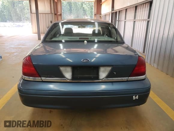 ✅ 2008 Ford Police Interceptor • VIN: 2FAFP71V68X129971 • Lot: 72078705. Wystawiony na Copart z przebiegiem 140 098 mil. Bezpłatny archiwum sprzedaży aukcyjnych z USA i szczegółowy raport historii pojazdu na DreamBid. Zdjęcie 6.