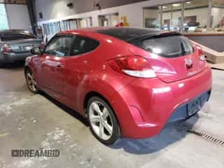 2015 Hyundai Veloster z VIN KMHTC6AD1FU228644, wystawiony jako Copart lot #70176233 z przebiegiem 117 359 mil mil oraz . Historia ofert i sprzedaży dostępna na DreamBid. Obrazek 2.
