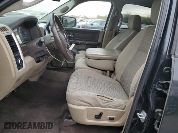 ✅ 2009 Dodge 1500 Laramie • VIN: 1D3HB13T89J504559 • Lot: 82126514. Wystawiony na Copart z przebiegiem 152 498 mil. Bezpłatny archiwum sprzedaży aukcyjnych z USA i szczegółowy raport historii pojazdu na DreamBid. Zdjęcie 7.