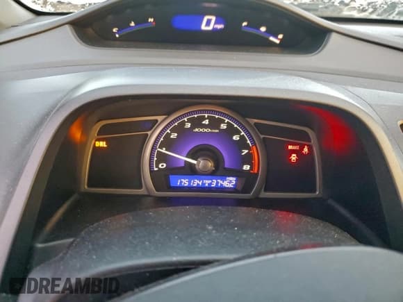 ✅ 2007 Honda Civic LX • VIN: 1HGFA15507L031213 • Lot: 94589145. Wystawiony na Copart z przebiegiem 175 134 mil. Bezpłatny archiwum sprzedaży aukcyjnych z USA i szczegółowy raport historii pojazdu na DreamBid. Zdjęcie 9.