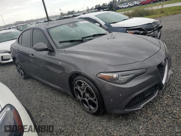 ✅ 2022 Alfa Romeo Giulia Ti • VIN: ZARFAMBN5N7666525 • Lot: 74791714. Wystawiony na Copart z przebiegiem 13 204 mil. Bezpłatny archiwum sprzedaży aukcyjnych z USA i szczegółowy raport historii pojazdu na DreamBid. Zdjęcie 4.