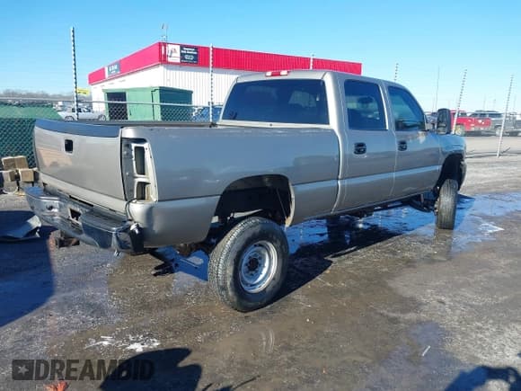 ✅ 2002 Chevrolet Silverado 2500HD LS • VIN: 1GCHK23UX2F125028 • Лот: 41331035. Опубликован ранее на IAAI с пробегом 238 031 миль. Бесплатный доступ к архиву аукционных продаж из США и подробный отчёт об истории автомобиля на DreamBid. Изображение 4.