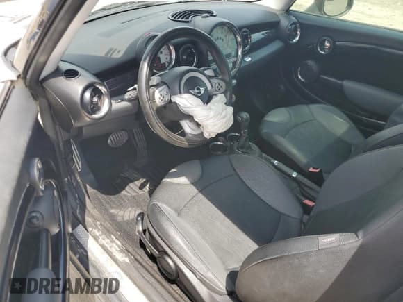 ✅ 2007 MINI Hardtop S • VIN: WMWMF735X7TV31390 • Lot: 66216415. Listed on Copart with 127,399 mi. Free auction sales archive from the USA and detailed vehicle history report at DreamBid. Image 8.