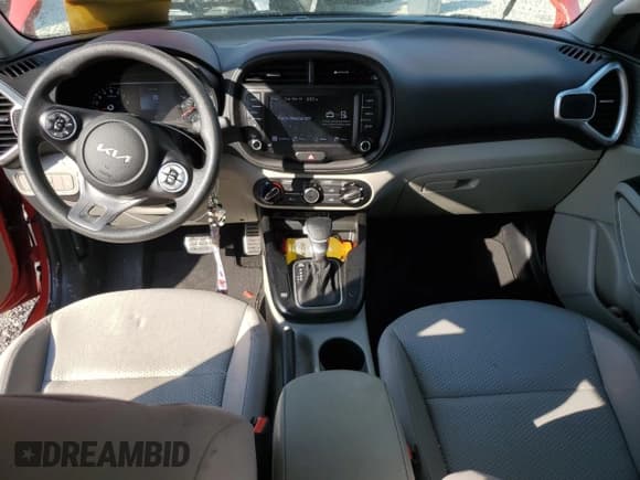 ✅ 2022 Kia Soul LX • VIN: KNDJ23AU7N7182876 • Lot: 86678005. Wystawiony na Copart z przebiegiem 39 411 mil. Bezpłatny archiwum sprzedaży aukcyjnych z USA i szczegółowy raport historii pojazdu na DreamBid. Zdjęcie 8.