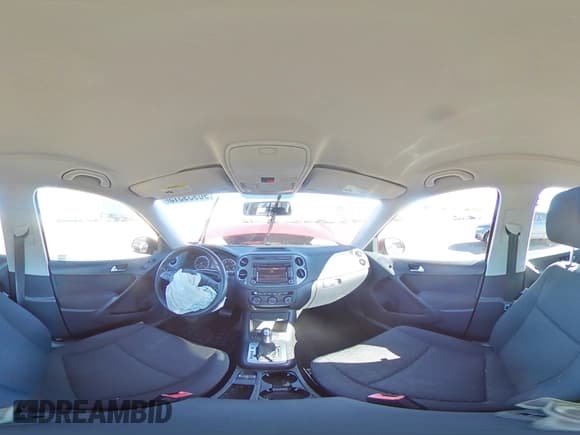 ✅ 2015 Volkswagen Tiguan S • VIN: WVGAV7AX6FW015968 • Lot: 90939515. Wystawiony na Copart z przebiegiem 128 219 mil. Bezpłatny archiwum sprzedaży aukcyjnych z USA i szczegółowy raport historii pojazdu na DreamBid. Zdjęcie 15.