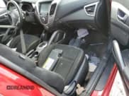 ✅ 2017 Hyundai Veloster • VIN: KMHTC6AD1HU320064 • Lot: 59854594. Wystawiony na Copart z przebiegiem 68 426 mil. Bezpłatny archiwum sprzedaży aukcyjnych z USA i szczegółowy raport historii pojazdu na DreamBid. Zdjęcie 8.