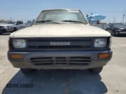 ✅ 1990 Toyota Pickup • VIN: JT4RN81A9L5071980 • Lot: 63795355. Wystawiony na Copart z przebiegiem 189 781 mil. Bezpłatny archiwum sprzedaży aukcyjnych z USA i szczegółowy raport historii pojazdu na DreamBid. Zdjęcie 5.