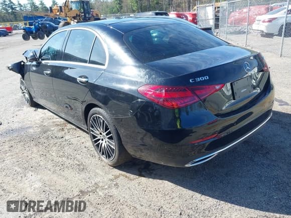 ✅ 2022 Mercedes-Benz C 300 • VIN: W1KAF4HB8NR053120 • Lot: 39848807. Wystawiony na IAAI z przebiegiem 26 483 mil. Bezpłatny archiwum sprzedaży aukcyjnych z USA i szczegółowy raport historii pojazdu na DreamBid. Zdjęcie 3.