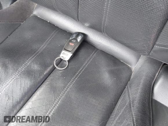 ✅ 2017 Audi A4 Premium Plus • VIN: WAUENAF43HN038227 • Лот: 43417526. Опубликован ранее на IAAI с пробегом Не указан. Бесплатный доступ к архиву аукционных продаж из США и подробный отчёт об истории автомобиля на DreamBid. Изображение 11.