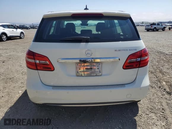 ✅ 2014 Mercedes-Benz B Electric Drive • VIN: WDDVP9AB5EJ003358 • Lot: 60154845. Wystawiony na Copart z przebiegiem 144 522 mil. Bezpłatny archiwum sprzedaży aukcyjnych z USA i szczegółowy raport historii pojazdu na DreamBid. Zdjęcie 6.