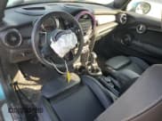 ✅ 2018 MINI Convertible Cooper • VIN: WMWWG5C5XJ3D00719 • Lot: 93783995. Wystawiony na Copart z przebiegiem 22 150 mil. Bezpłatny archiwum sprzedaży aukcyjnych z USA i szczegółowy raport historii pojazdu na DreamBid. Zdjęcie 8.